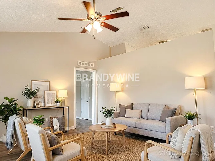 2564 Courtland Blvd — Photo 2