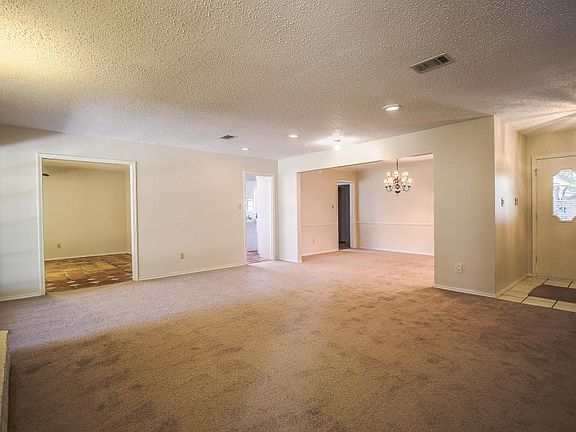 4th image of 310 Eastview Dr