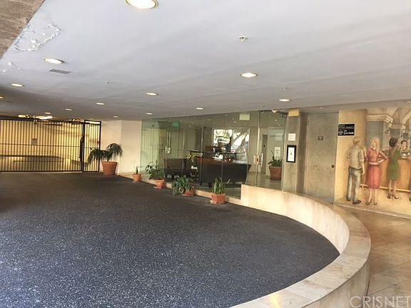 4th image of 625 S Berendo St #613