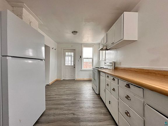 2nd image of 602 2nd Ave W