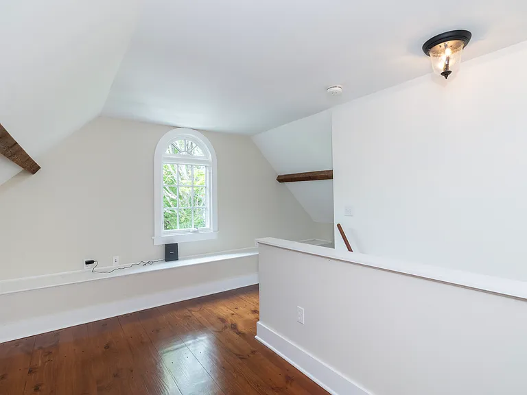 200 Whitfield St — Photo 4