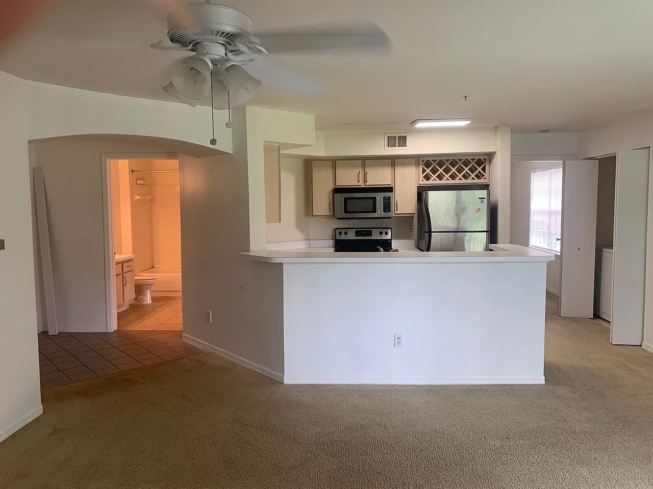 1 bed, 842 sqft, $1,350 — Photo 4