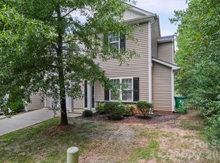 6013 Vista Woods Ln, Charlotte, NC 28215