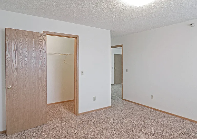 Westminster Apartments — Photo 7