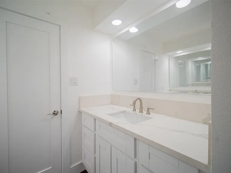 4815 Caris St — Photo 37