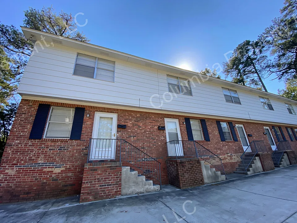 705 Deerwood St