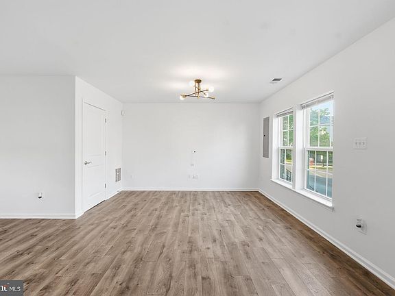 3rd image of 7117 Firwood Ln