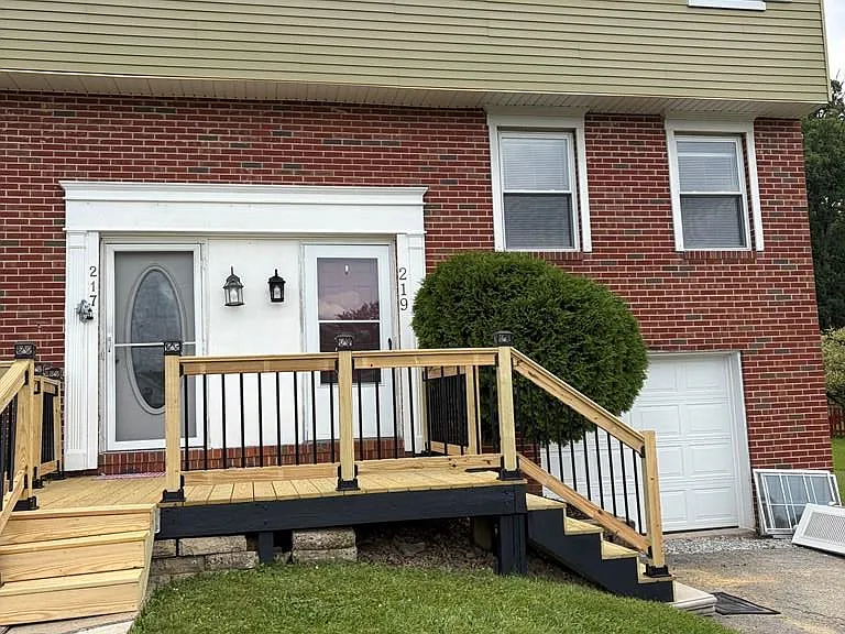 219 Marietta Dr — Photo 2