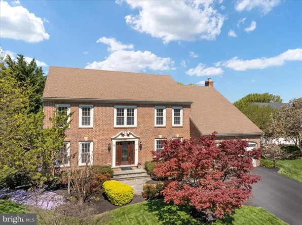 408 Woodgrove Ct, Herndon, VA 20170