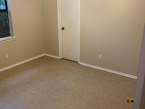 3rd image of 905 Cottonwood Trl