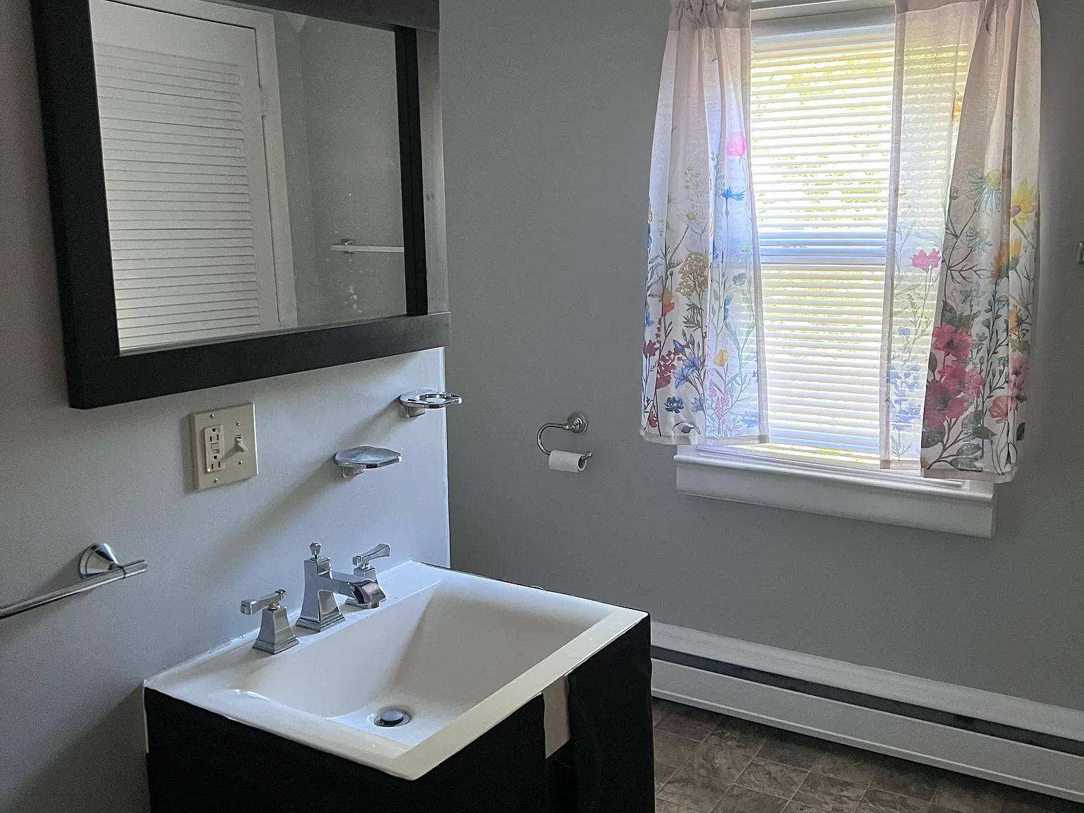 370 Pond Hl — Photo 3