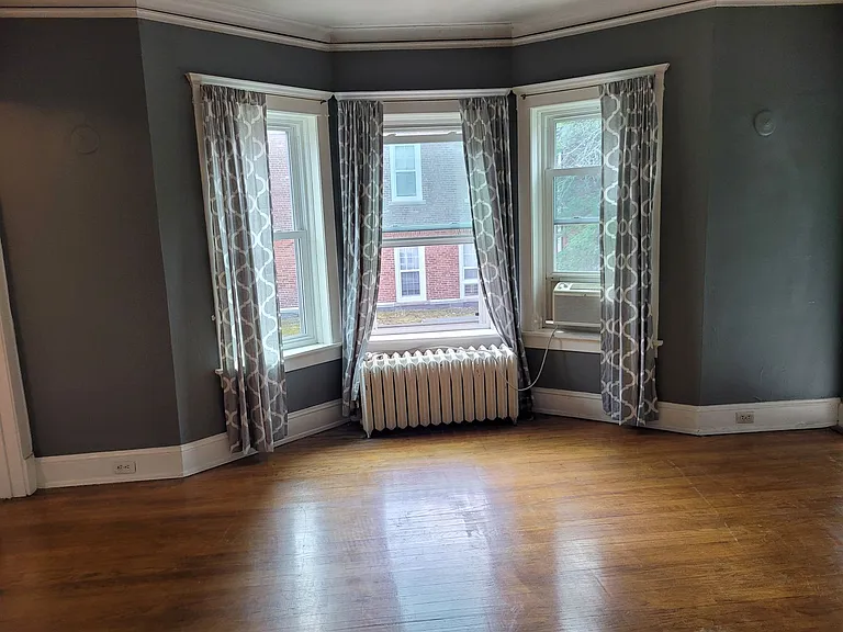 Cass Street Apartments — Photo 23