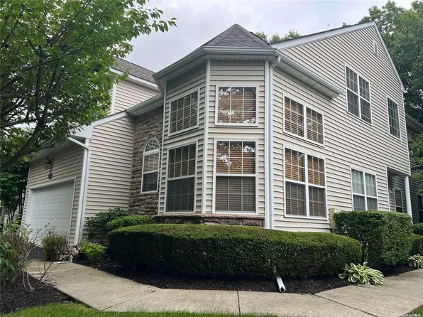 23 Tiffany Way #23, Nesconset, NY 11767