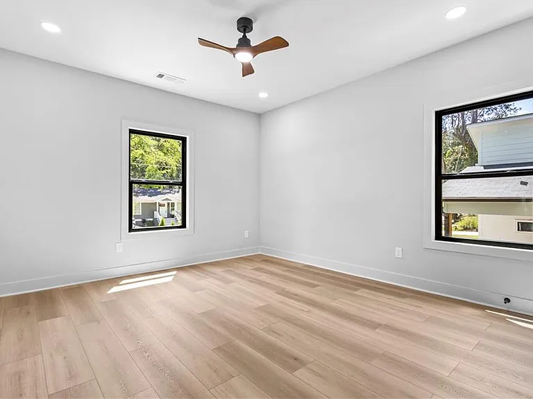 646 Robert St NW — Photo 17