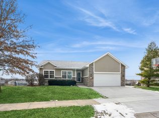 940 Bellflower Dr, Carlisle, IA 50047