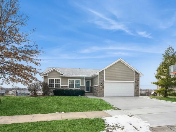940 Bellflower Dr, Carlisle, IA 50047