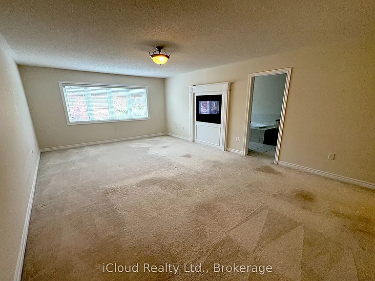 2466 Village Cmn — Photo 33