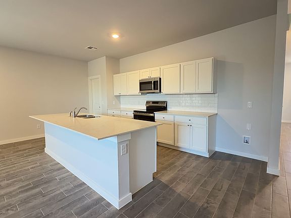 4th image of 17030 Buck Cir