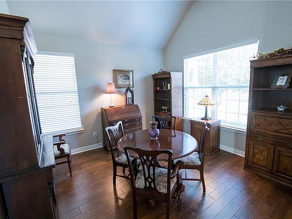 3rd image of 4217 Boxwood Dr