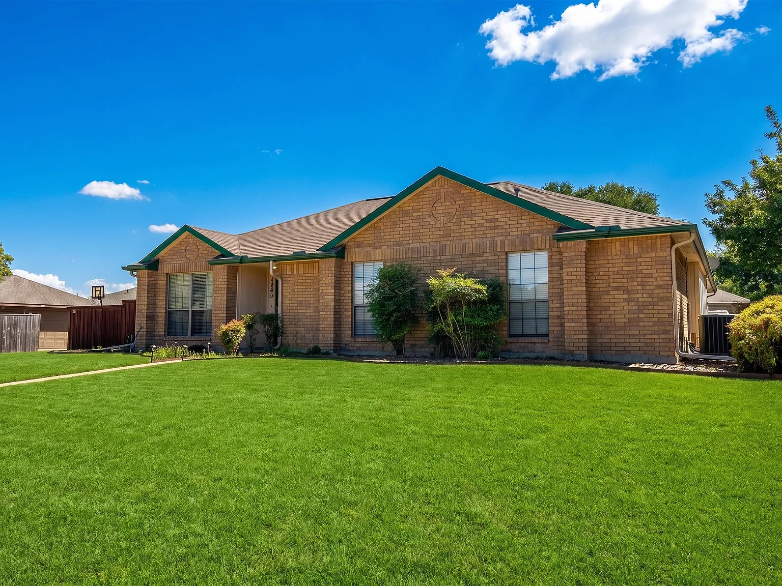 3 bed, 1613 sqft, $2,249 — Photo 2