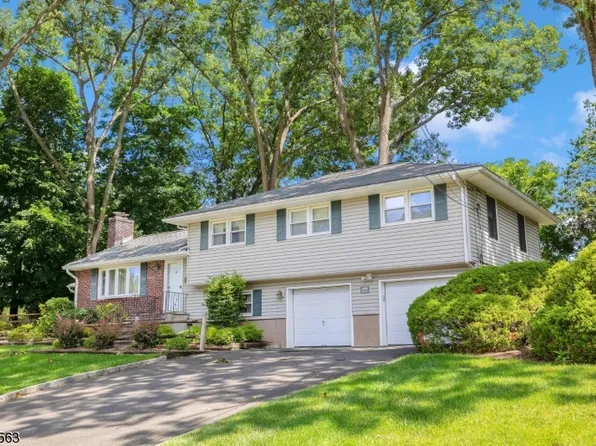 21 Crest Dr, Midland Park Boro, NJ 07432