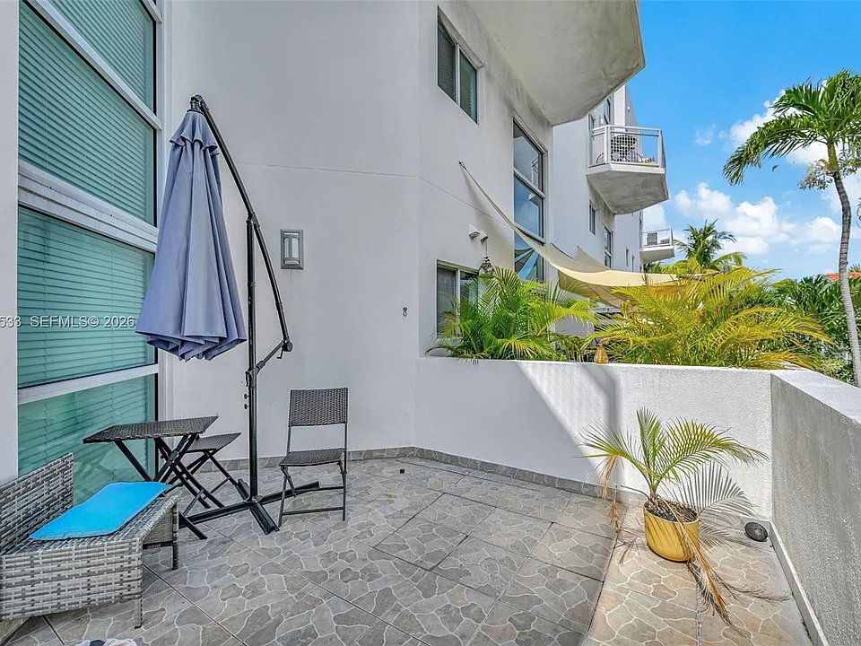 7728 Collins Ave