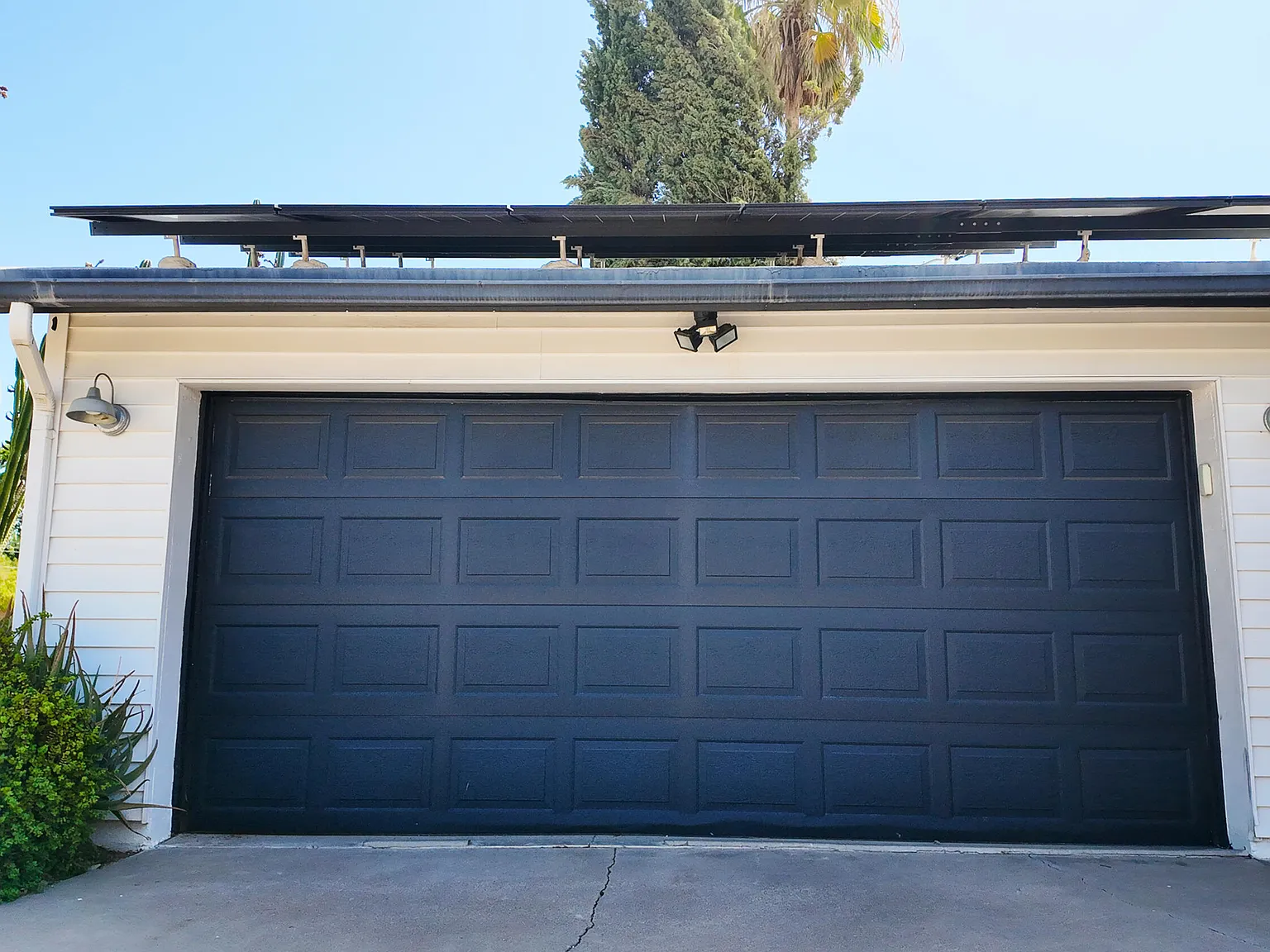 4 bed, 2.0 bath, 1883 sqft, $4,400 — Photo 2