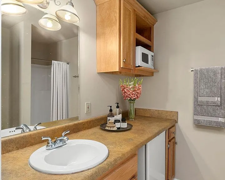 428 E Magnolia Ave — Photo 2