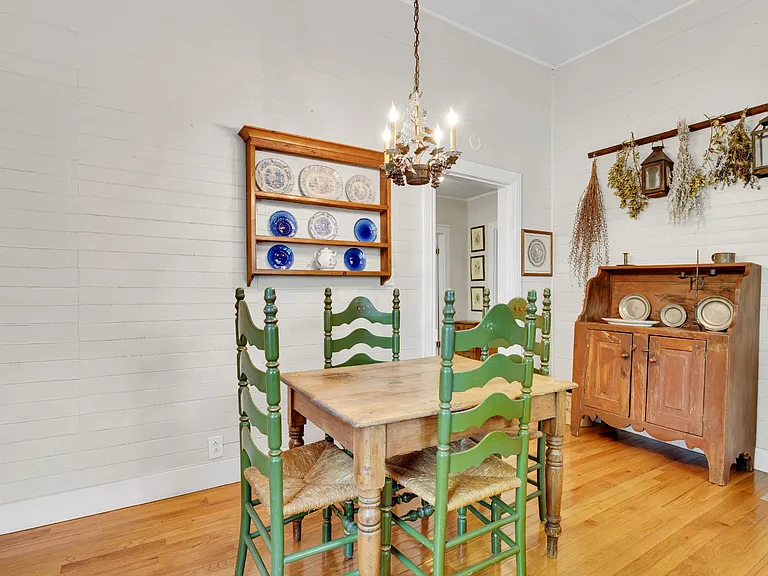 221 Walnut St — Photo 27