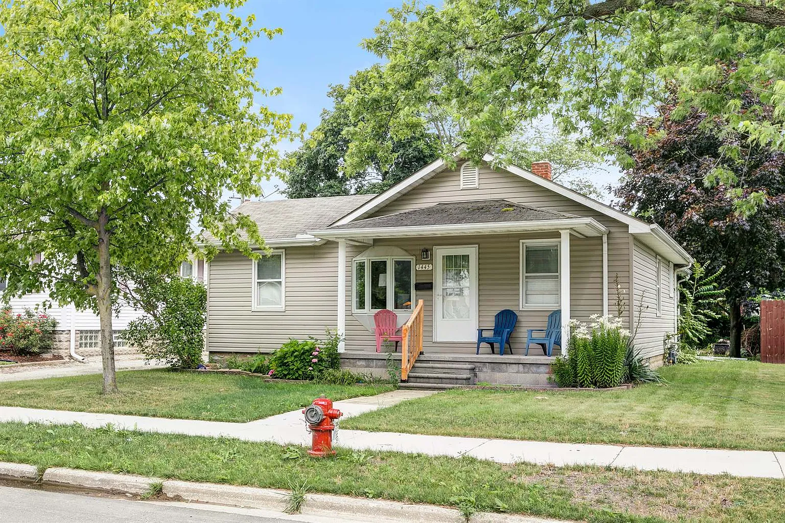 1445 Goffe St photo 1