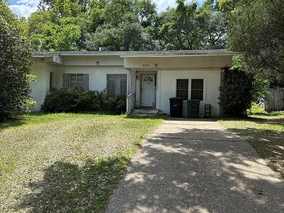 208 Westridge Drive (Front View)