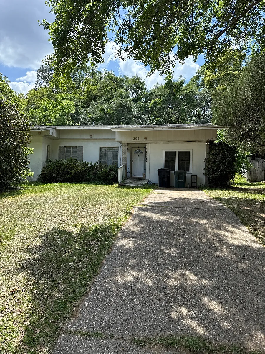 Photo 1 of 7 - 208 Westridge Dr - Tallahassee, FL 208 Westridge Drive (Front View) - 208 Westridge Dr