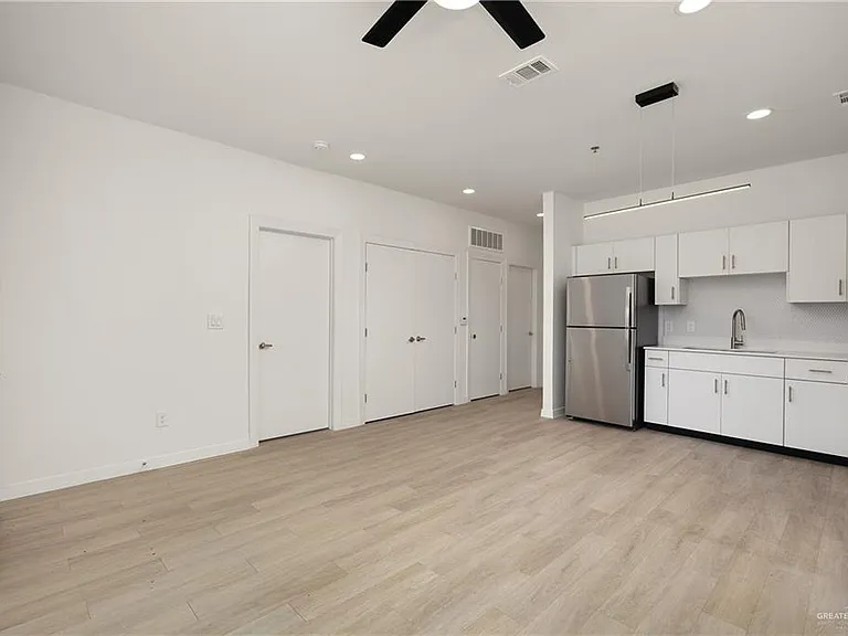 412 N Ware Rd — Photo 5