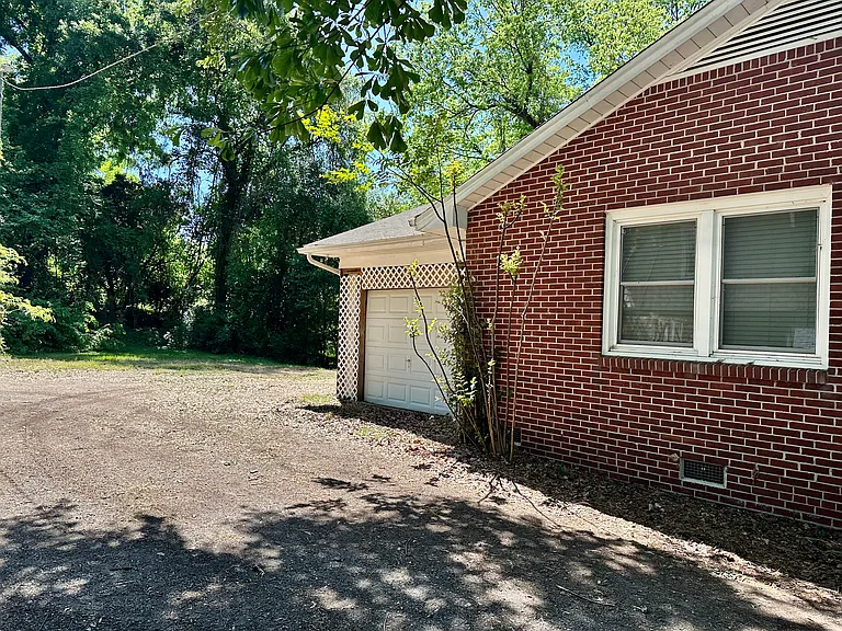 710 Neil St — Photo 27