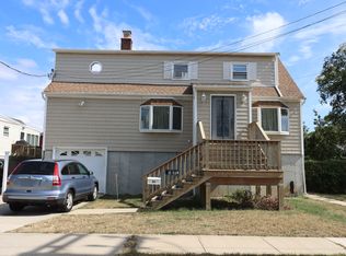 94 4th Ave Floor 2, East Rockaway, NY 11518