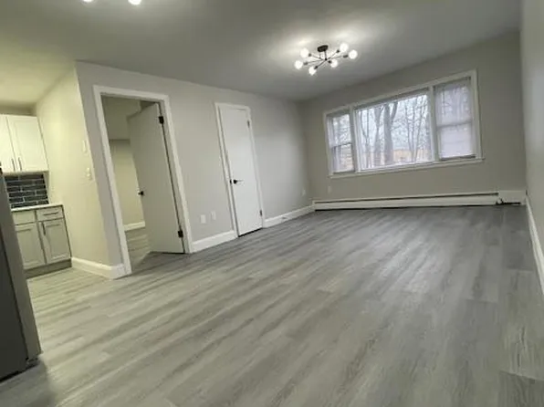 35 Deerfield Ct, East Hartford, CT