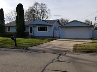2460 Robinson Dr, Beloit, WI 53511