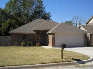 313 Woodrose Dr, Fort Worth, TX 76111
