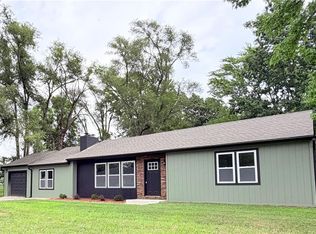605 NE Douglas St, Lees Summit, MO 64063