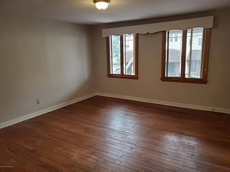 1310 Pittston Ave #2R — Photo 4