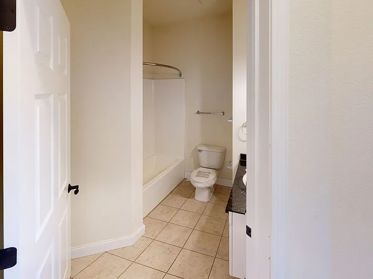 Delafield Lakes Apartments — Photo 60
