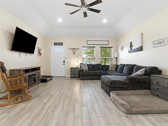 5th image of 16529 Kingsbury Dr
