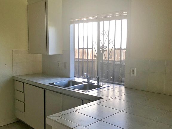 4th image of 2040 Lavonne Ave