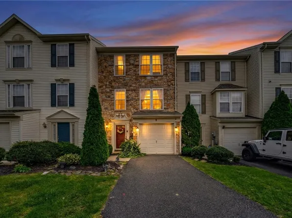 4044 Tournament Ct, Center Valley, PA 18034