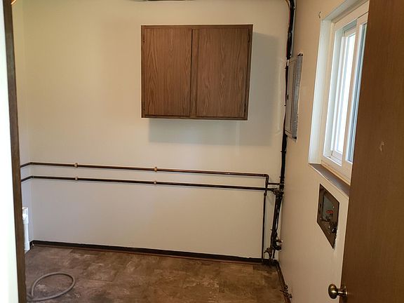 Laundry room. Gas or electric dryer hook ups
