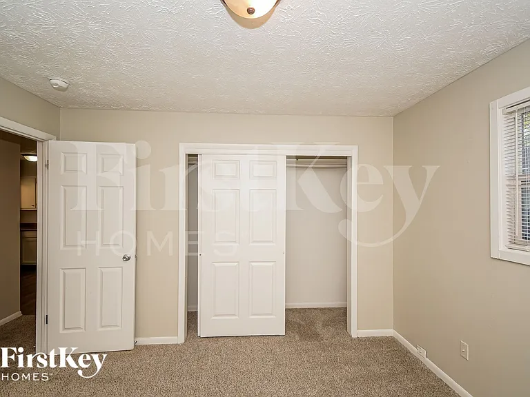 4601 N Richardt Ave — Photo 15
