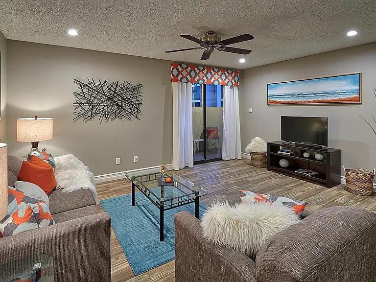 Villagio Furnished Apartments — Photo 3