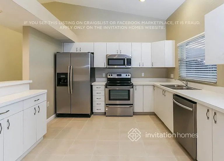 1662 NW 97th Ave — Photo 4