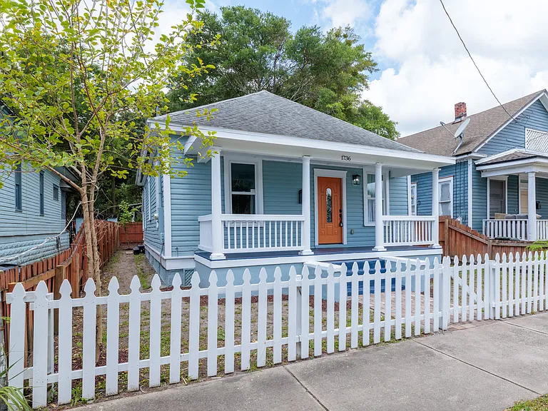 1736 Ionia St — Photo 3