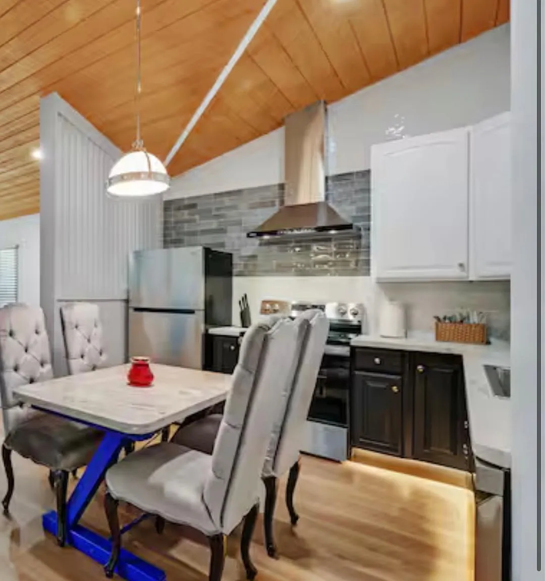 2 bed, 700 sqft, $2,500 — Photo 2